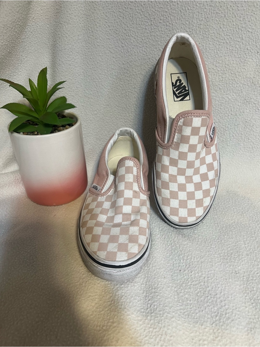 Vans Kids Checkerboard Slip-On in Pink and White